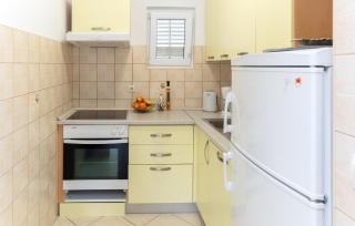 Nice Apartment In Makarska With Lake View - 8