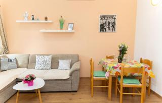 Nice Apartment In Makarska With Lake View - 3