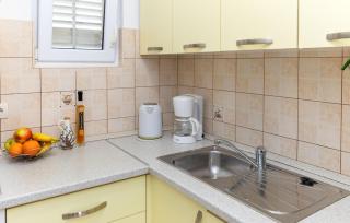 Nice Apartment In Makarska With Lake View - 2