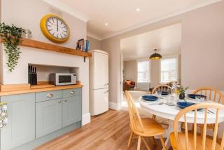 The Old Chemist - Viking Bay Getaway - 1