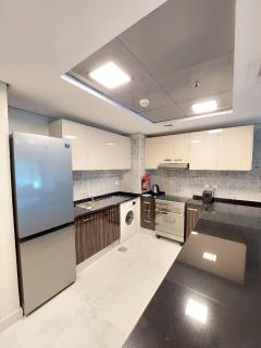 Budget-friendly 2bd Near Expo With A Huge Pool - Dubai - 1