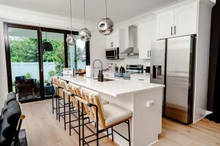 3BR-3BA Modern Ybor Central Tampa with Rooftop Firepit & 2 Bikes-Fully Equipped - 5