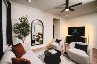 3BR-3BA Modern Ybor Central Tampa with Rooftop Firepit & 2 Bikes-Fully Equipped - 0