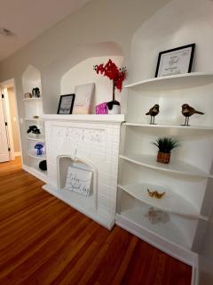 Beautiful 4 bedroom 2 bathroom apartment near everything - 3