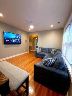 Beautiful 4 bedroom 2 bathroom apartment near everything - Chicago - 0