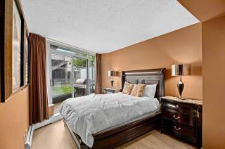 Luxury Designer Apartment - Prime Downtown Location - 9