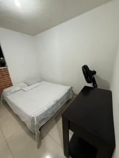 Habitación doble cerca aeropuerto,estadio y autobuses - Soledad - 3
