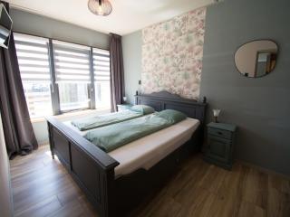 Modern 4-person bungalow near beach - 6