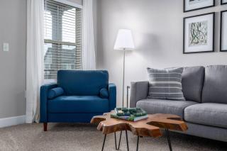 The Pondview Penthouse King Bed Balcony Wd - Westerville - 5