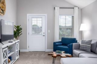 The Pondview Penthouse King Bed Balcony Wd - Westerville - 4