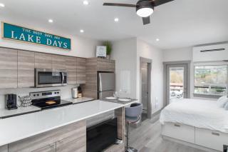 Top Floor Lakeshore Views Near Skiing - Vernon - 4