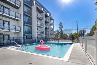 Top Floor Lakeshore Views Near Skiing - Vernon - 0
