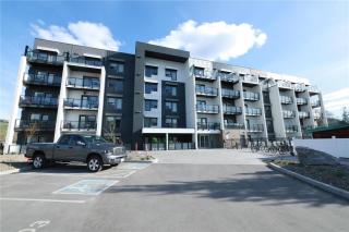 Top Floor Lakeshore Views Near Skiing - Vernon - 1