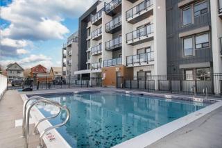 Top Floor Lakeshore Views Near Skiing - Vernon - 8