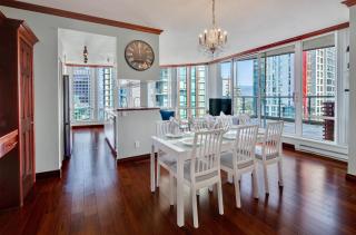 Luxury Designer Apartment In The Heart Of Downtown - Vancouver - 2