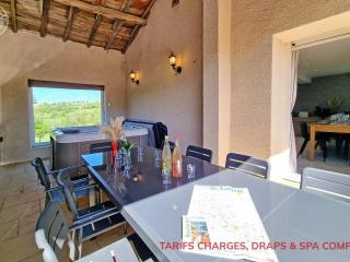 Gîte confortable pour 12 avec jardin privé et spa en Auvergne-Rhône-Alpes - FR-1-496-354 - 0