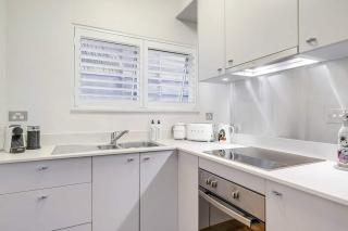 Bay Court I - Spacious Studio Next To Hayes Beach - Sydney - 5