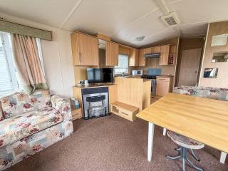 Lovely 8 Berth Caravan At St Osyth Beach Holiday Park, Essex Ref 28015Mv - 4