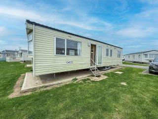 Lovely 8 Berth Caravan At St Osyth Beach Holiday Park, Essex Ref 28015Mv - Clacton-on-Sea - 0