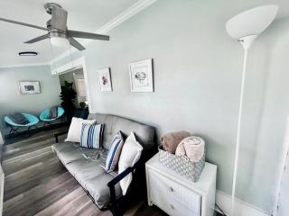 The White House at Weeki Wachee Waterfront Cottage - Spring Hill - 6