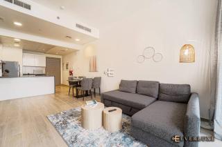 Modern 1br Retreat In Jvc Spacious Balcony Gym - 2