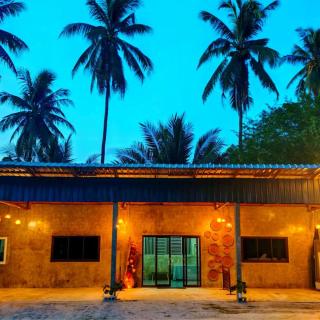 KM Pool Spa Resort -  - 3