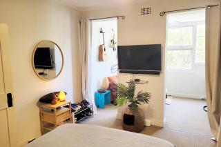Art Deco 1 Bedroom plus Study Potts Point Apartment - 6