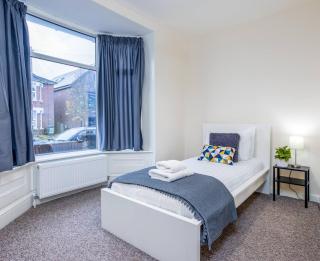 Spacious House Ideal For Longer Stays - 1