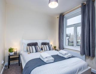Spacious House Ideal For Longer Stays - 2