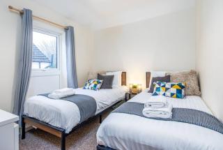Spacious House Ideal For Longer Stays - 1