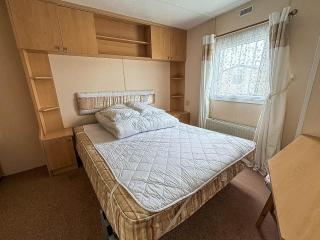 Lovely 4 Berth Caravan At St Osyth Beach Holiday Park Ref 28050Cw - Clacton-on-Sea - 3
