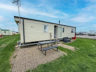 Modern 6 Berth Caravan With Wifi At St Osyth Beach In Essex Ref 28051Fv - 4