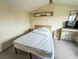 Modern 6 Berth Caravan With Wifi At St Osyth Beach In Essex Ref 28051Fv - 2