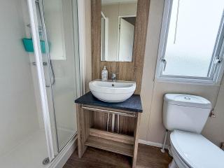 Modern 6 Berth Caravan With Wifi At St Osyth Beach In Essex Ref 28051Fv - 1