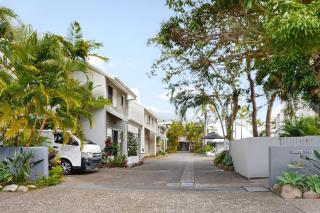6 Pelican Beach Resort - 1