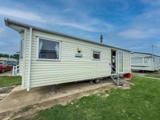 Lovely 6 Berth Caravan At Seawick Holiday Park In Essex Ref 27008S - 0