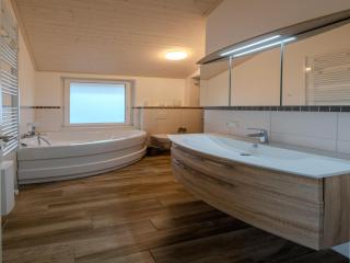 Ferienhaus mit Sauna im Ferienpark Mirow - 1