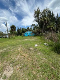 Cozy Camper RV Getaway by the Pond - Punta Gorda - 5