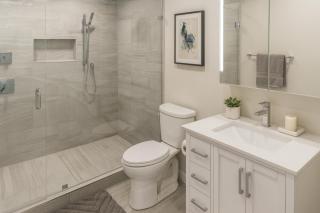 Stylish 2 Bedroom Oasis in a Trendy Urban Enclave - Vancouver - 2
