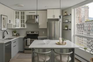 Stylish 2 Bedroom Oasis in a Trendy Urban Enclave - Vancouver - 3