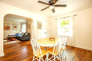 South Euclid 4BR Luxe Escape with Game room and BBQ - South Euclid - 4