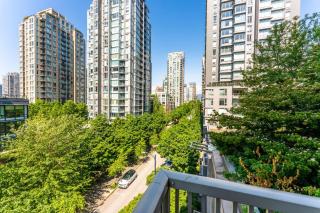 Luxurious 3 Bedroom Retreat in a Dynamic Urban Spot - Vancouver - 0