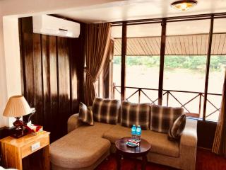 MERRY Riverside Hotel - 1
