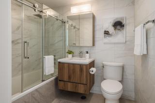 Elegant 2 Bedroom Oasis in a Premier Downtown Spot - Vancouver - 2