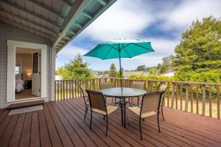Harborlight House Coastal Comfort with Filtered Ocean Views walk to Harbor - El Granada - 6