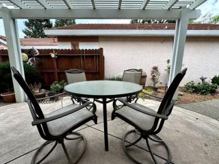 Modern Folsom Family Home Near Trails & Shopping - 5