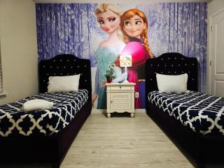 Modern 8BR Villa Private Pool Disney Delight - 8