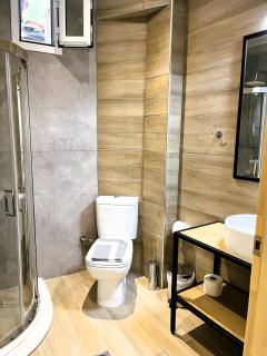 Angela Studios 2 - 8