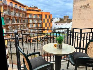 Sakura Suite - Modern Apartment with Parking & Swimming Pool - Lloret de Mar - 2