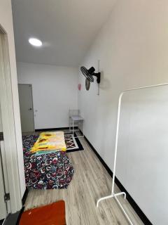 Puteri Elaisha Homestay - Batu Arang - 7